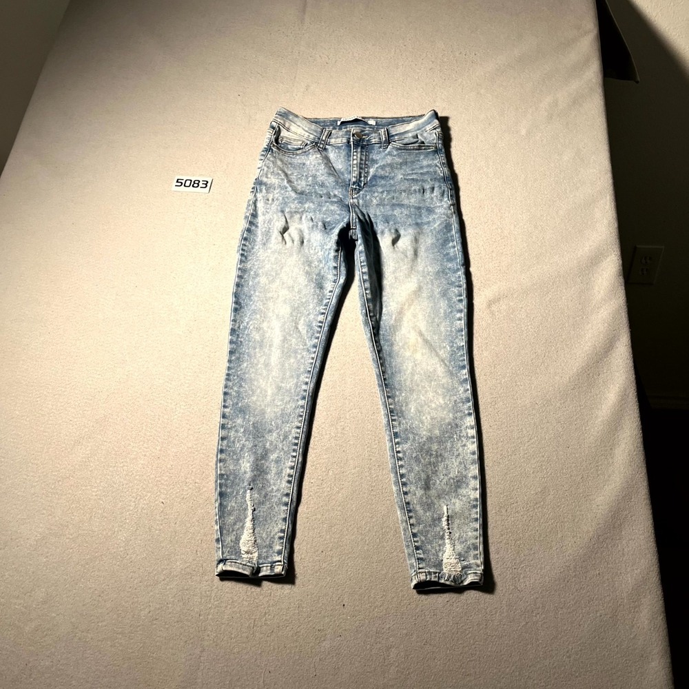 Celebrity Pink Jeans Womens 7 Blue Denim‎ Medium Wash Tapered Leg Distressed